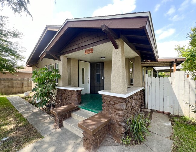 Building Photo - RV T 1063-1067