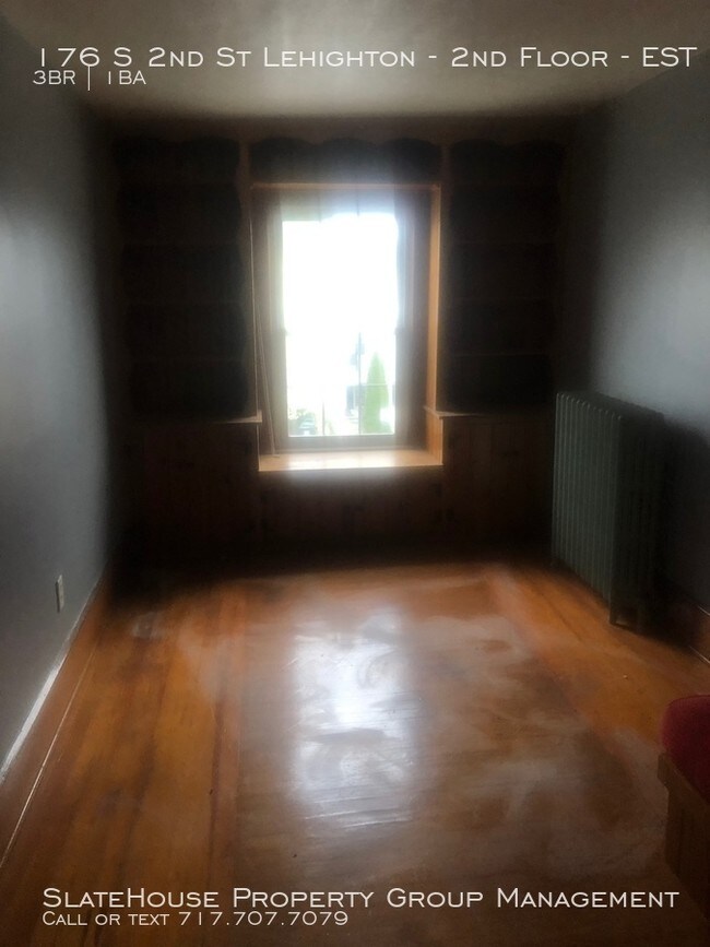 Building Photo - Large Three Bedroom/One Bath