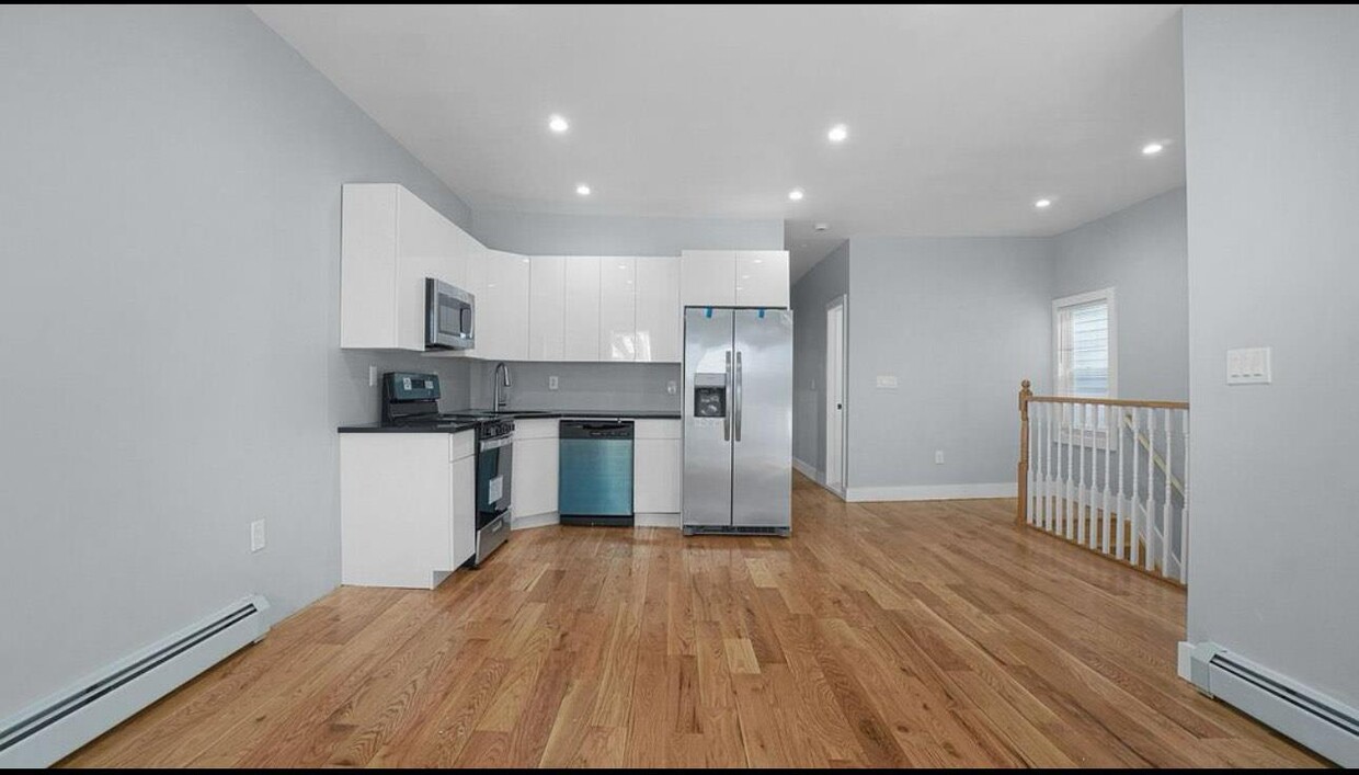 Primary Photo - 535 E 70th St