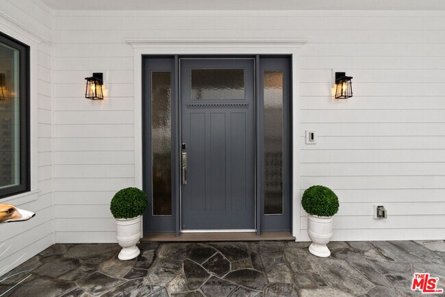 Building Photo - 592 30th St