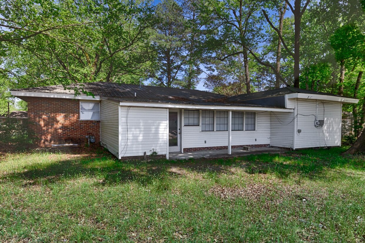Primary Photo - 1707 Buena Vista Cir SE