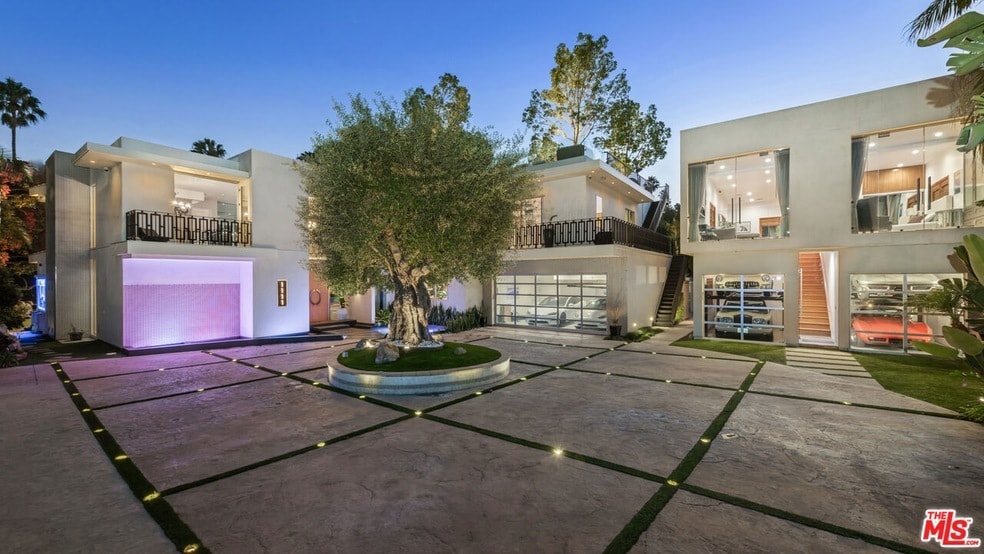 Foto principal - 9663 Santa Monica Blvd