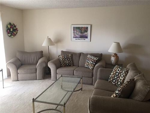 Foto principal - 136 S Cypress Rd