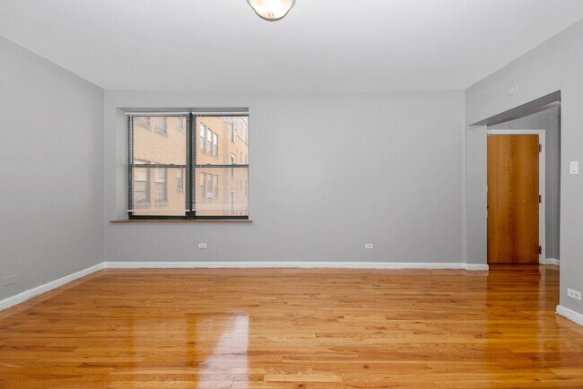 Building Photo - 2-Bedroom in Chicago’s historic South Shor...