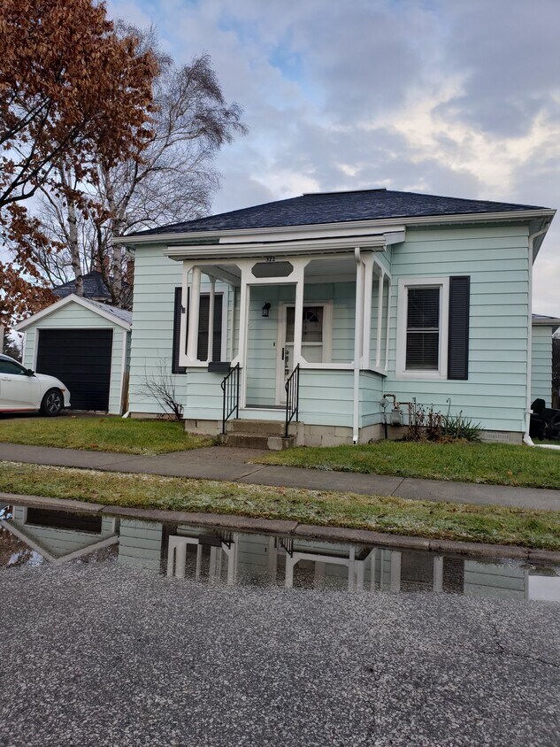 322 Duncan St, Wallaceburg, ON N8A 4E5 House for Rent in Wallaceburg