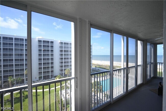 Foto del edificio - 7146 Estero Blvd
