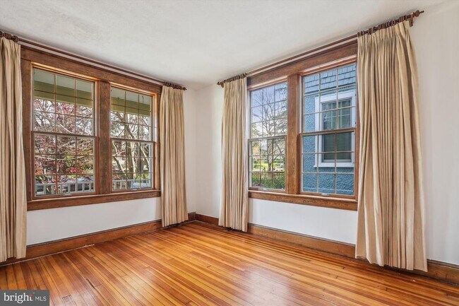 Building Photo - 4114 Fessenden St NW