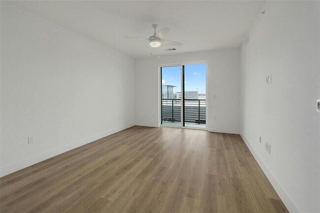 Foto del edificio - 1701 Simond Ave