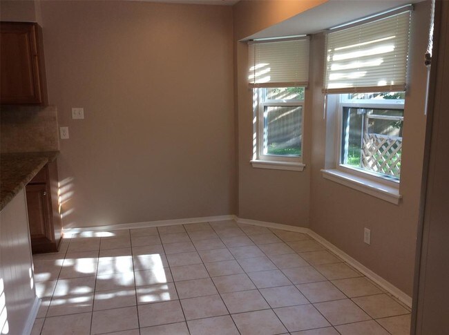Foto del edificio - 2802 Tilson Ln