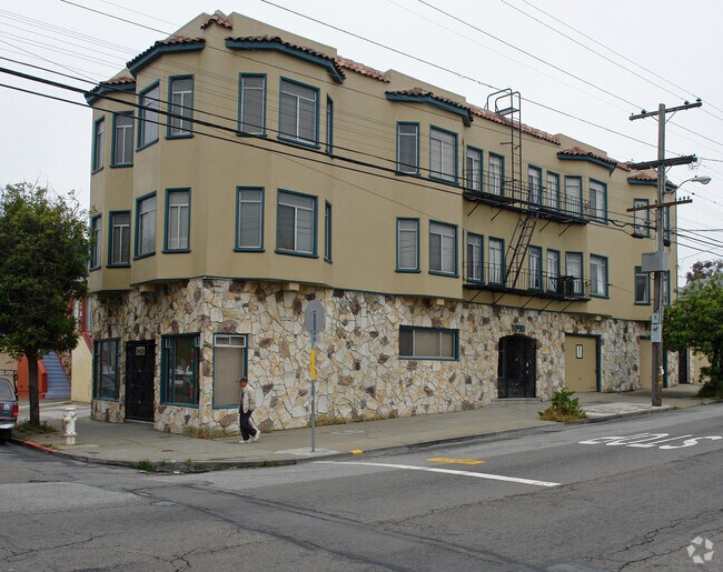 Building Photo - 1090 Plymouth Ave