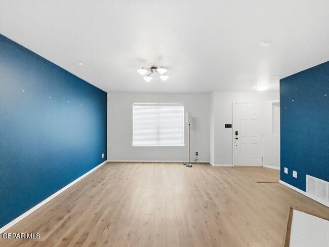 Foto del edificio - 13265 New Britton Dr
