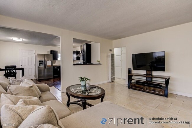 Building Photo - 3 br, 1 bath House - 2586 East Washington ...