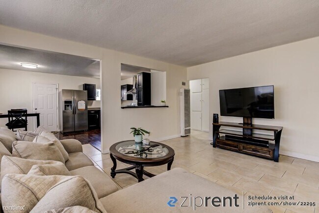 Foto del edificio - 3 br, 1 bath House - 2586 East Washington ...