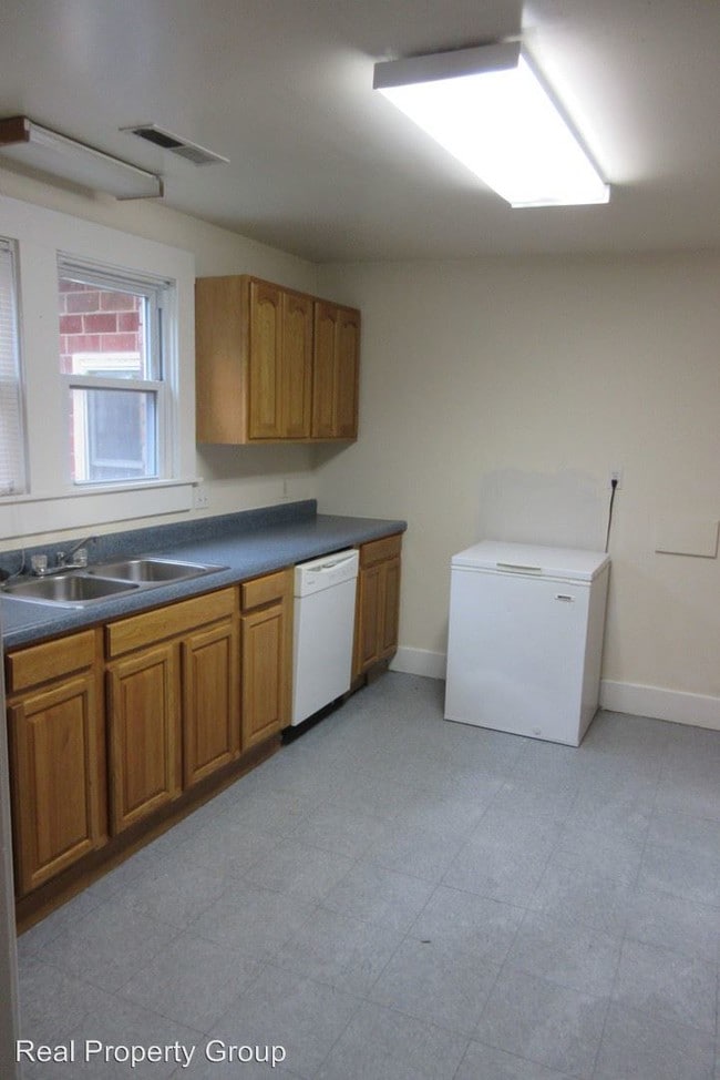 Building Photo - 1415 Wilson Ave
