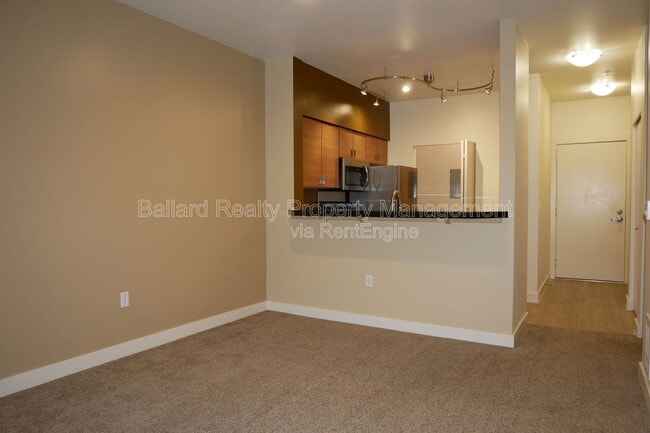 Building Photo - 700 E Denny Way