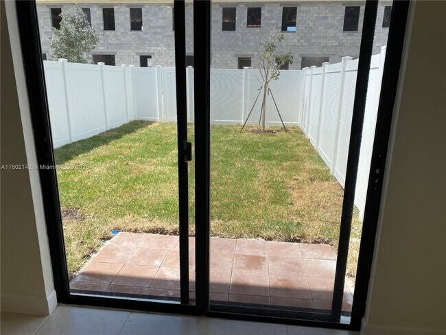 Foto del edificio - 10948 W 32nd Ln