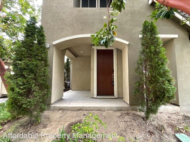 Building Photo - 2 br, 2.5 bath House - 1323 Westbury Drive