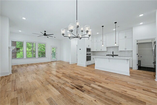 Building Photo - 5102 SW Stanford Ct