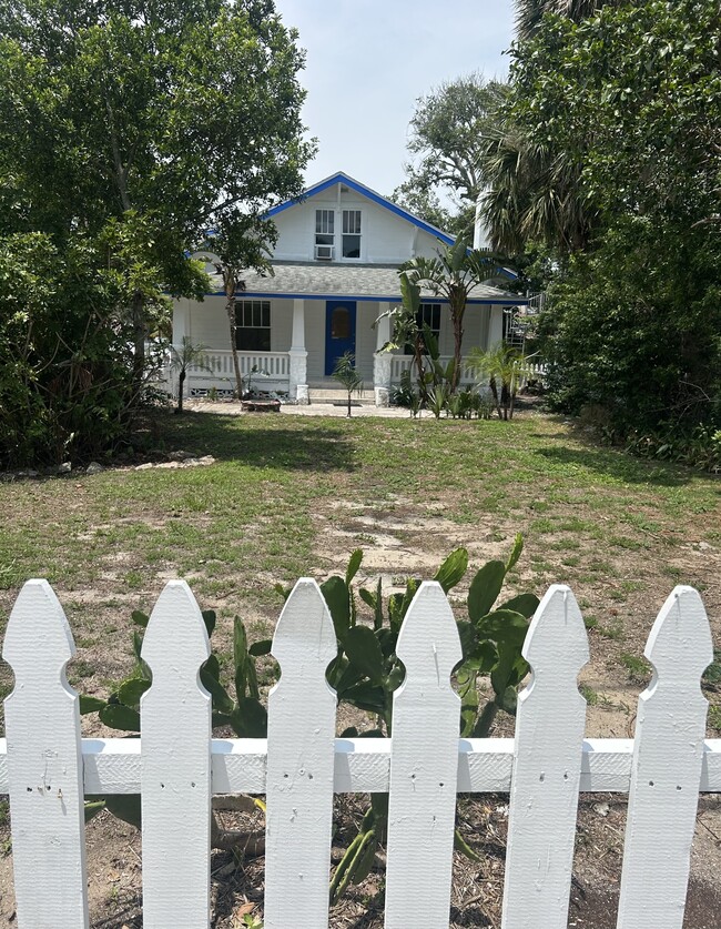 Building Photo - 122 S Peninsula Dr
