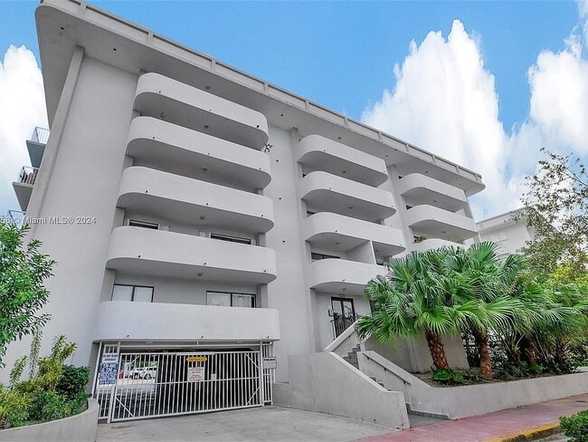 Foto del edificio - 110 S Shore Dr