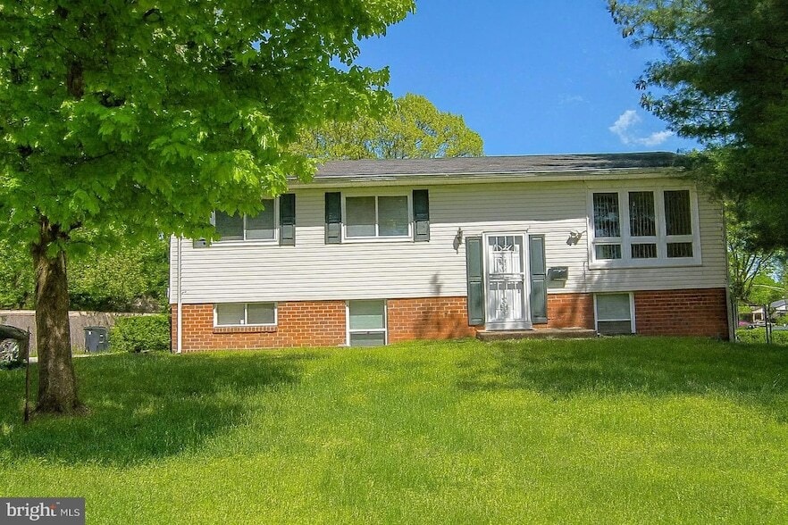Foto principal - 8702 Hamlin St
