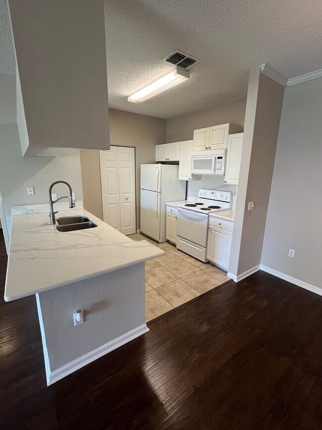 Building Photo - 2224 Arbor Lakes Cir