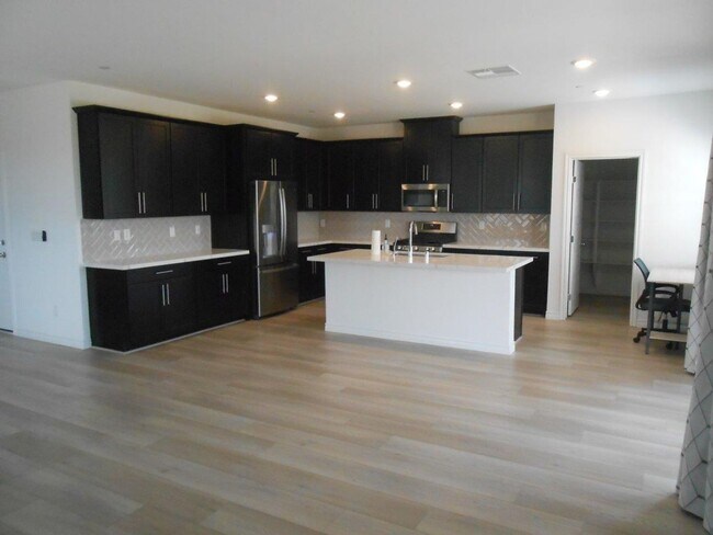 Foto del edificio - Beautiful Spacious Home in Henderson