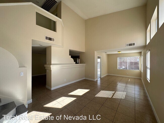 Foto del edificio - 4 br, 2.5 bath House - 10021 Sparrow Ridge...