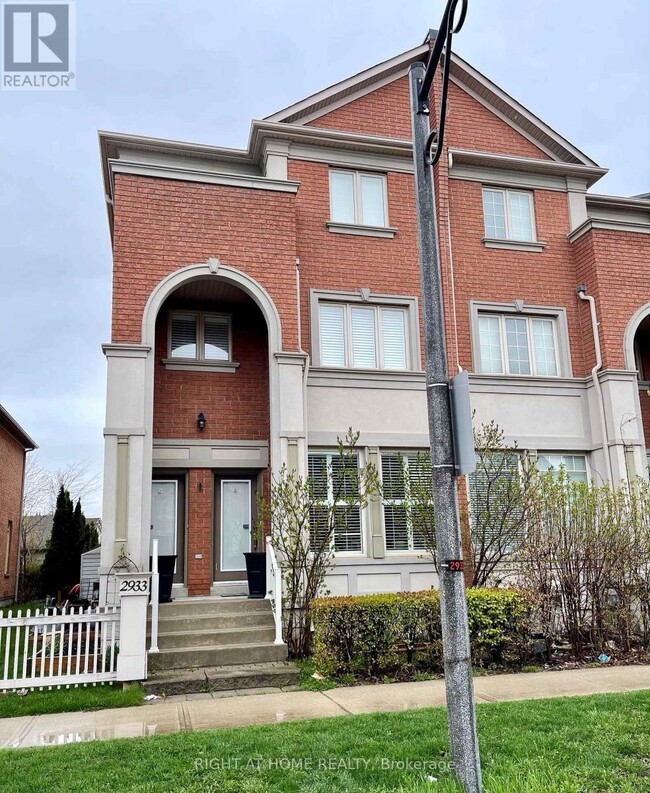 Building Photo - 2933 Bur Oak Ave