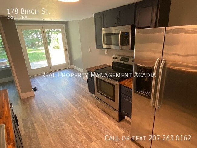 Building Photo - Large Intown Duplex Apartment Close to Eve...