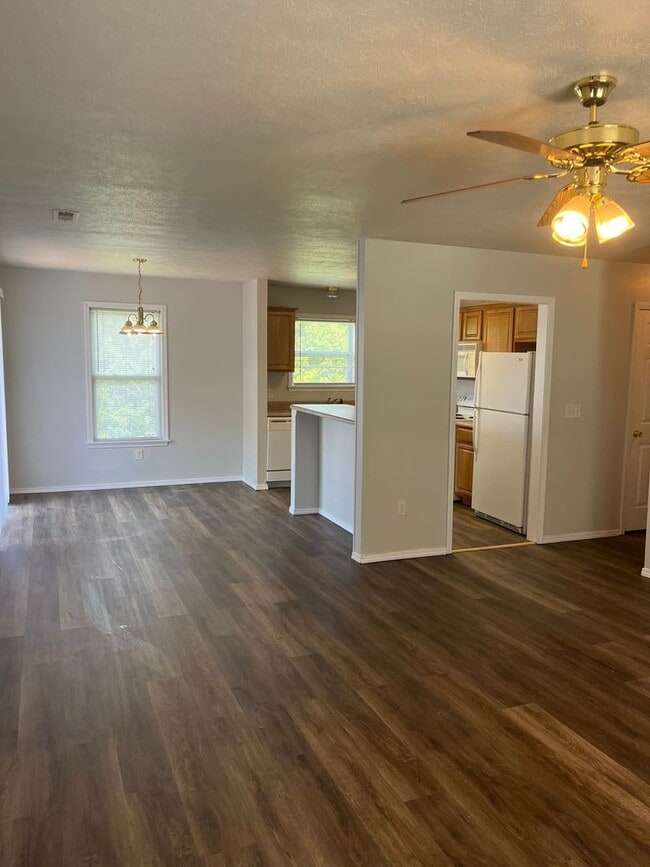 Building Photo - 1207 Westwood Dr