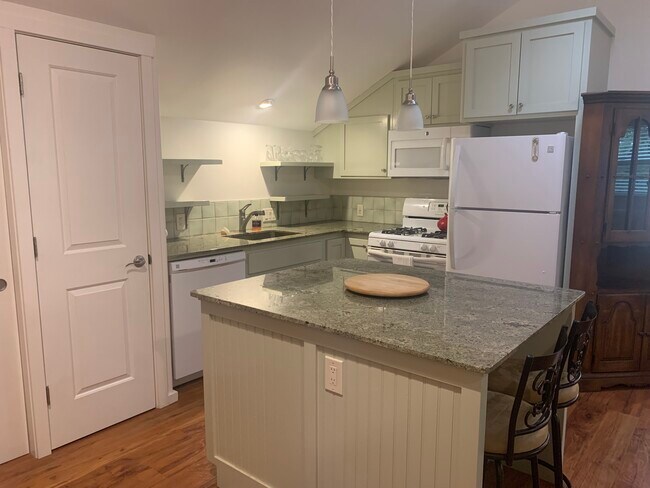 Kitchen w/pantry - 13620 Kantorbery Ct