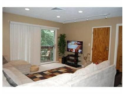 Primary Photo - 330 Sunderland Rd