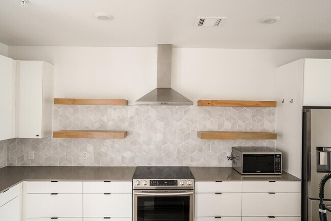 Foto del edificio - Modern East Austin 2/2 Condo Available Now!