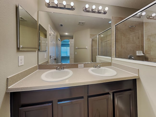 Building Photo - 7914 Forest Mere Dr