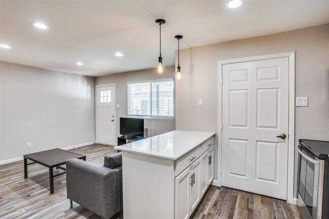 Building Photo - 4708 San Jacinto St