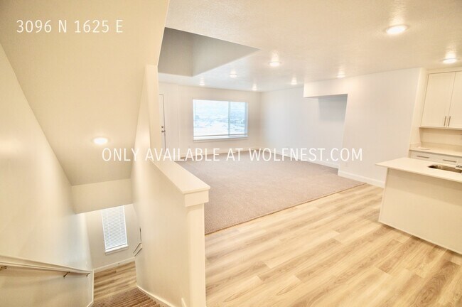 Building Photo - Stunning 4 Bedroom Layton Townhome! No Dep...