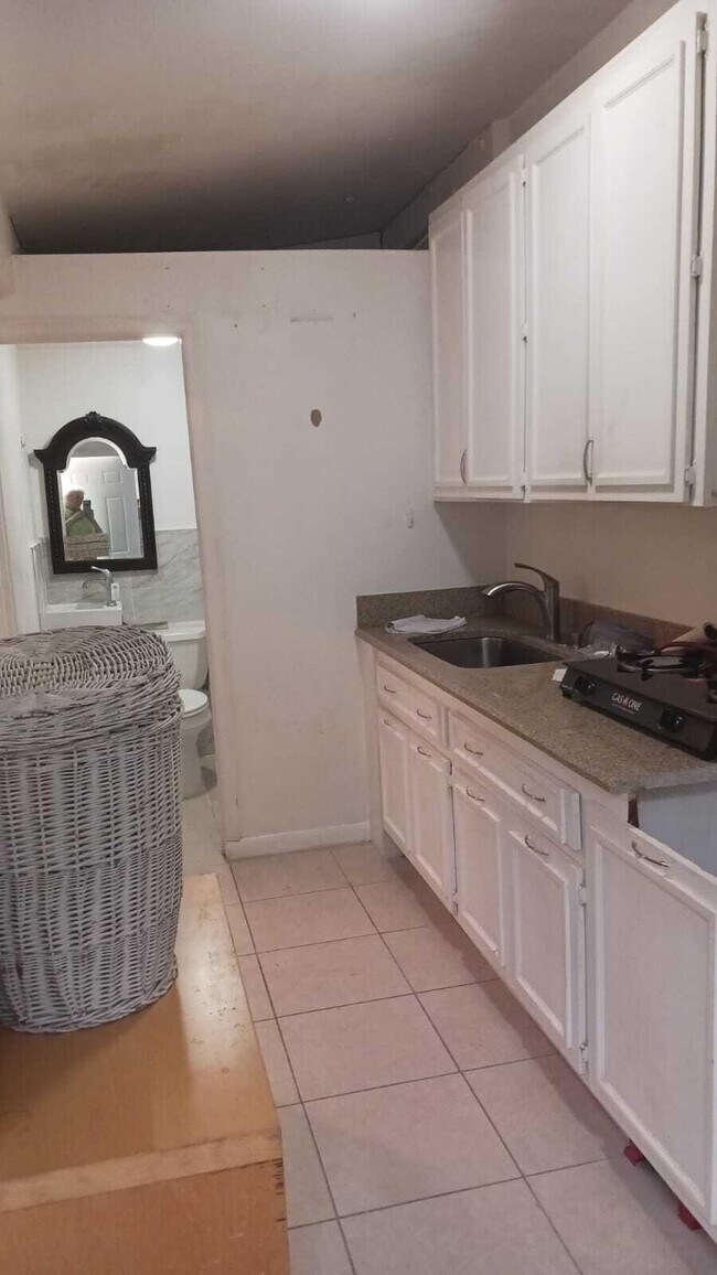 Foto del edificio - 1425 Hillcrest Dr