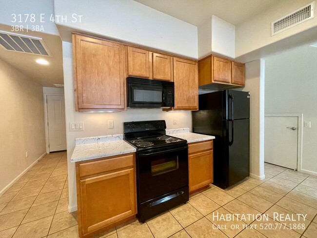 Building Photo - 3 bed/3 bath townhome in Miramonte! Large ...