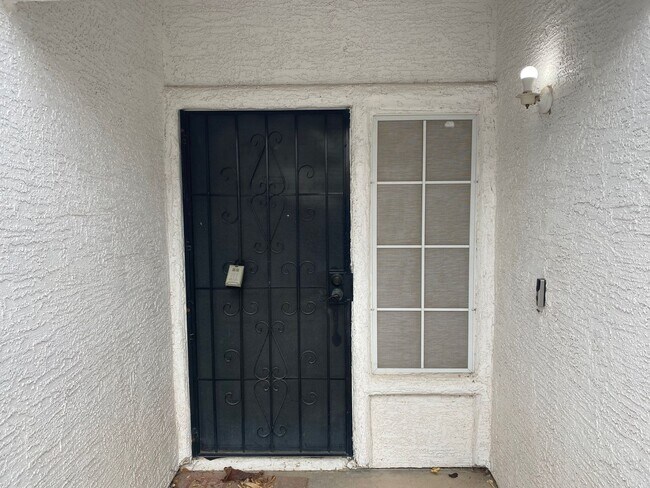 Building Photo - NW!! Single Story!! No Carpet!! No HOA!! B...