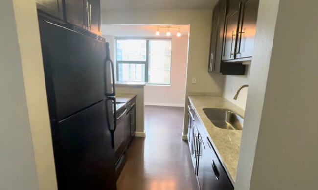 Building Photo - 10 W Erie St