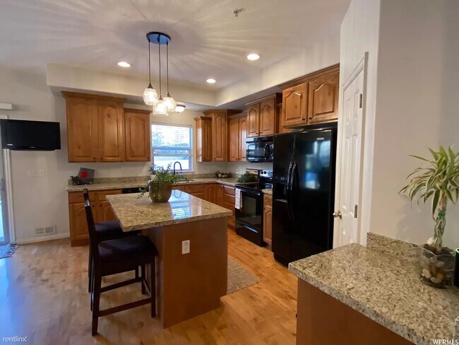 Building Photo - 3 br, 2.5 bath Townhome - 4587 S Red Sage Ct