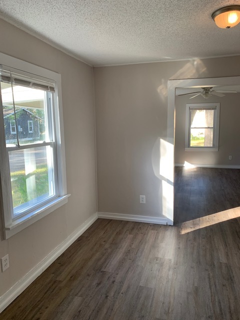 Building Photo - 905 Pansy Ct
