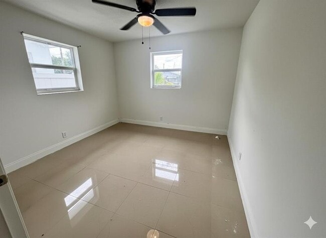 Building Photo - 749 NW 5th Ct