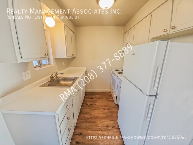 Building Photo - Updated 2 Bedroom Townhome on Boise Bench