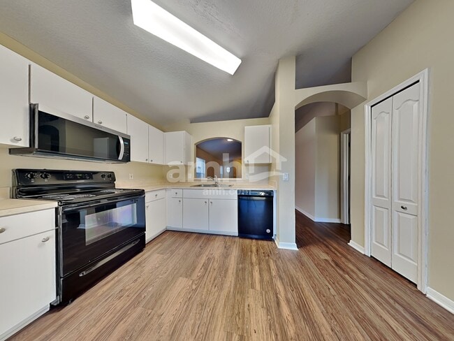 Building Photo - 18131 Birdwater Dr