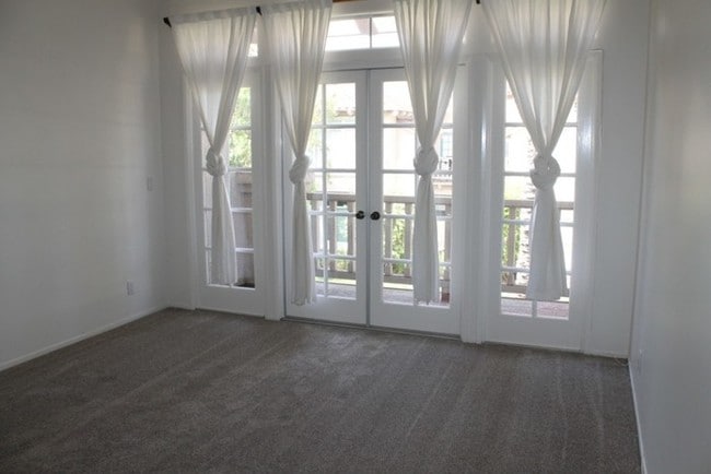 Building Photo - 3Bed/2Bath Condo in Lomas De Oro! ~Cameo #13