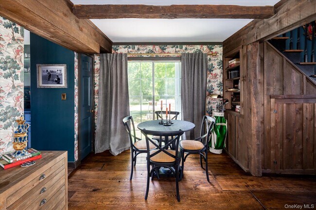 Foto del edificio - 459 Old Post Rd