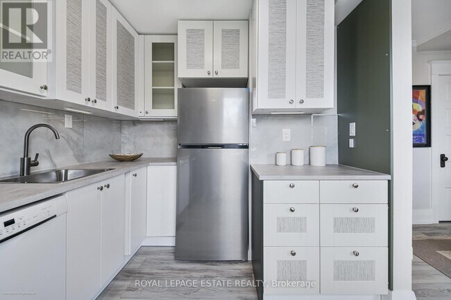 Photo du bâtiment - 34 Barrington Ave