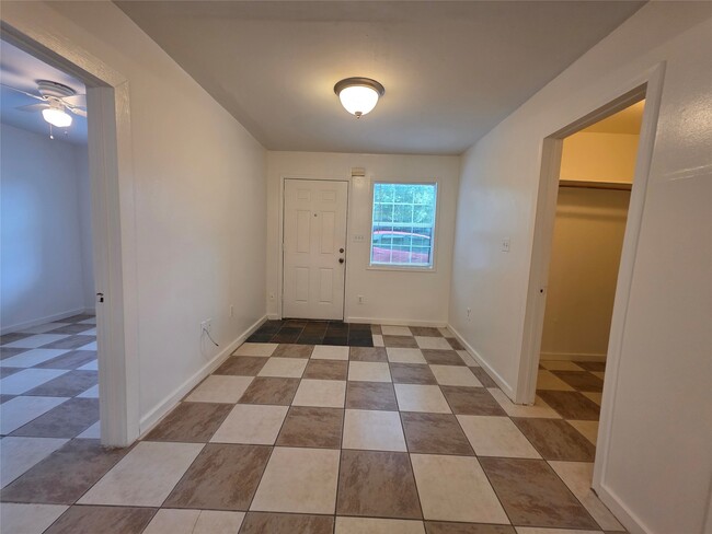 Building Photo - 207 Bryan St